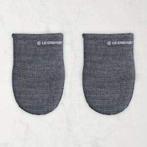 Le Creuset Mini Oven Mitts, Set of 2